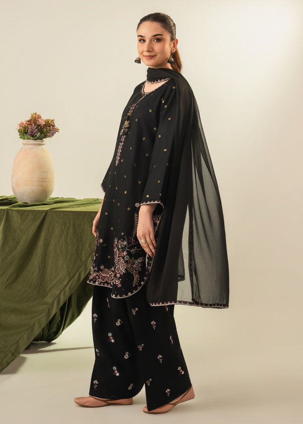 Wania 3 PCs Embroiderd Dress (farshi shalwar)