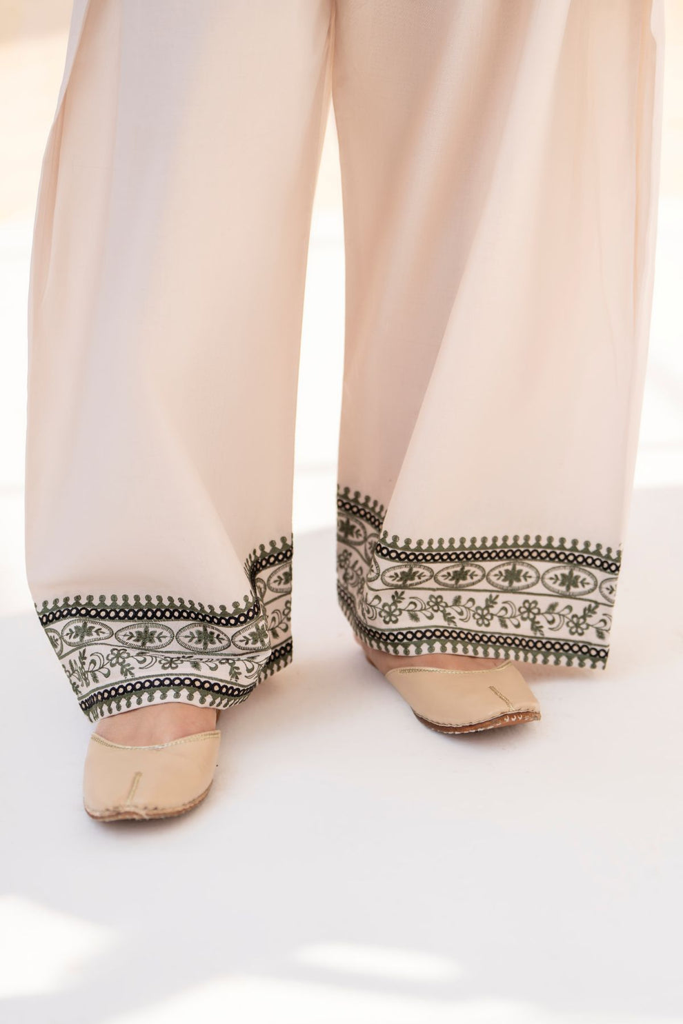 Zahoor 3 PCs Embroiderd stitched  Dress with farshi shalwar