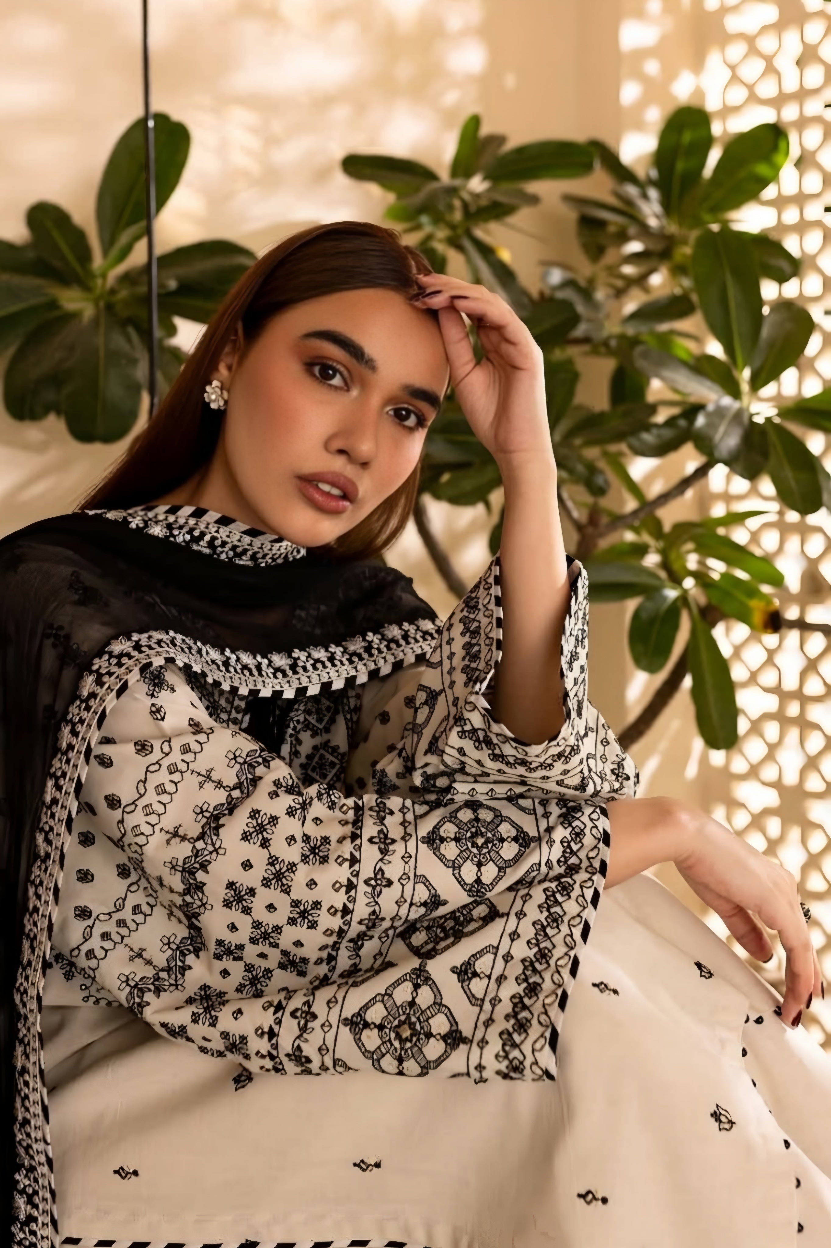 Arfa Embroidered 3-Piece