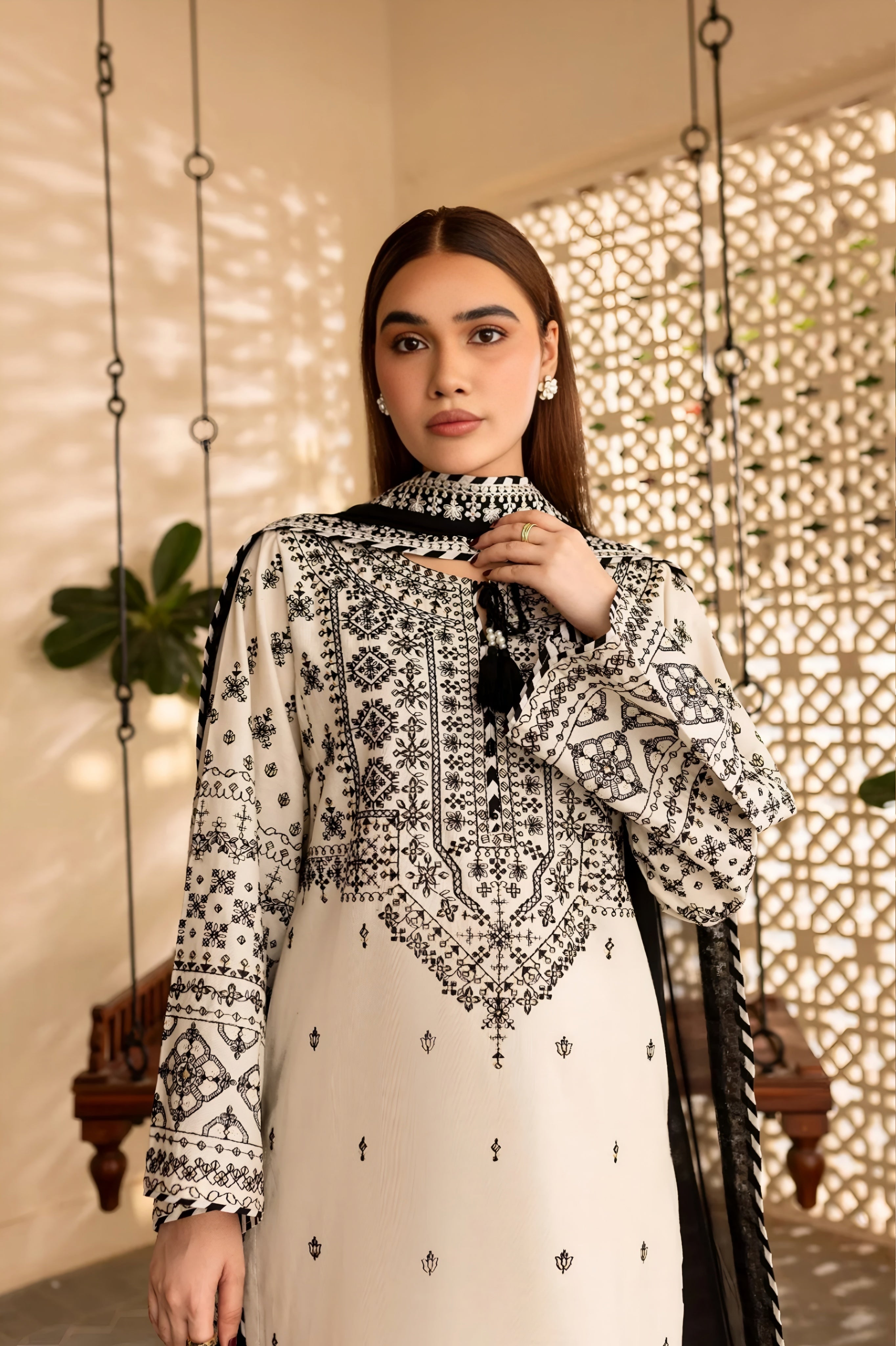 Arfa Embroidered 3-Piece