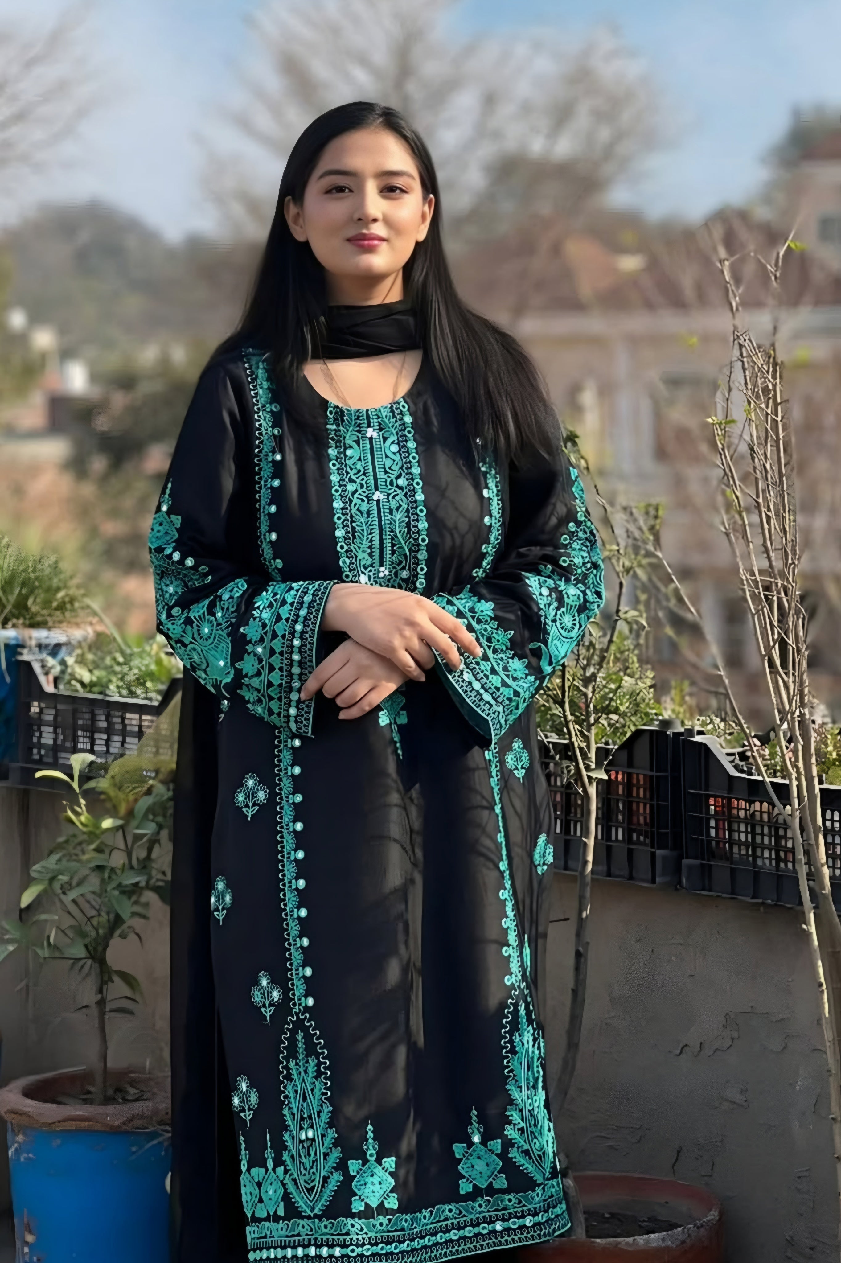 KAIRA EMBROIDERED 2PC