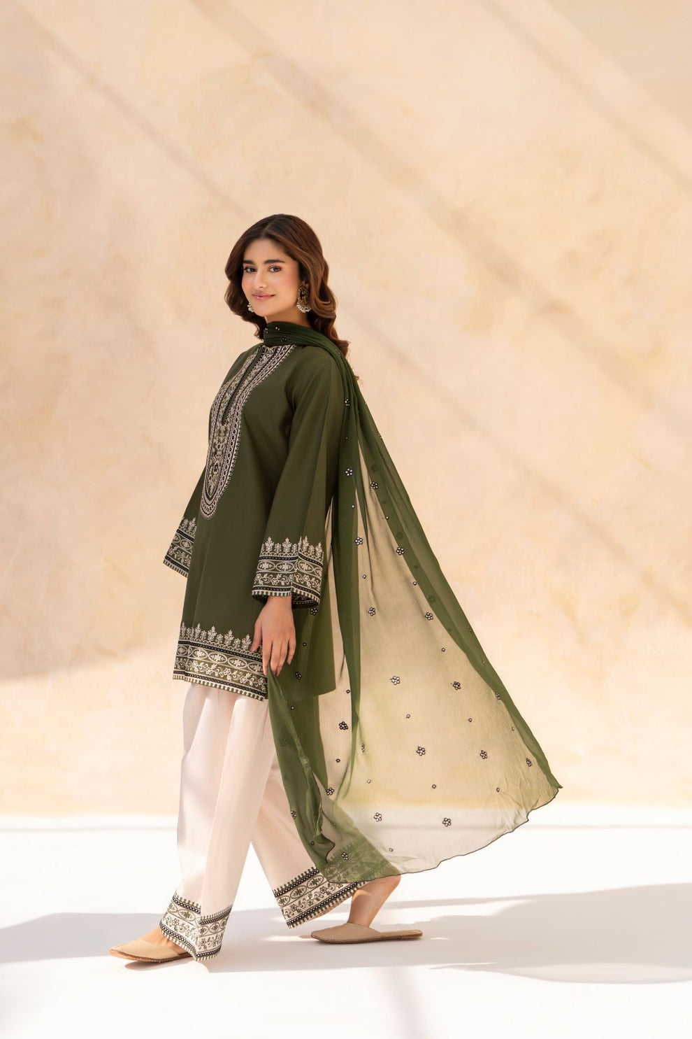Zahoor 3 PCs Embroiderd stitched  Dress with farshi shalwar