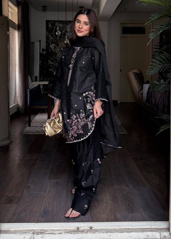 Wania 3 PCs Embroiderd Dress (farshi shalwar)