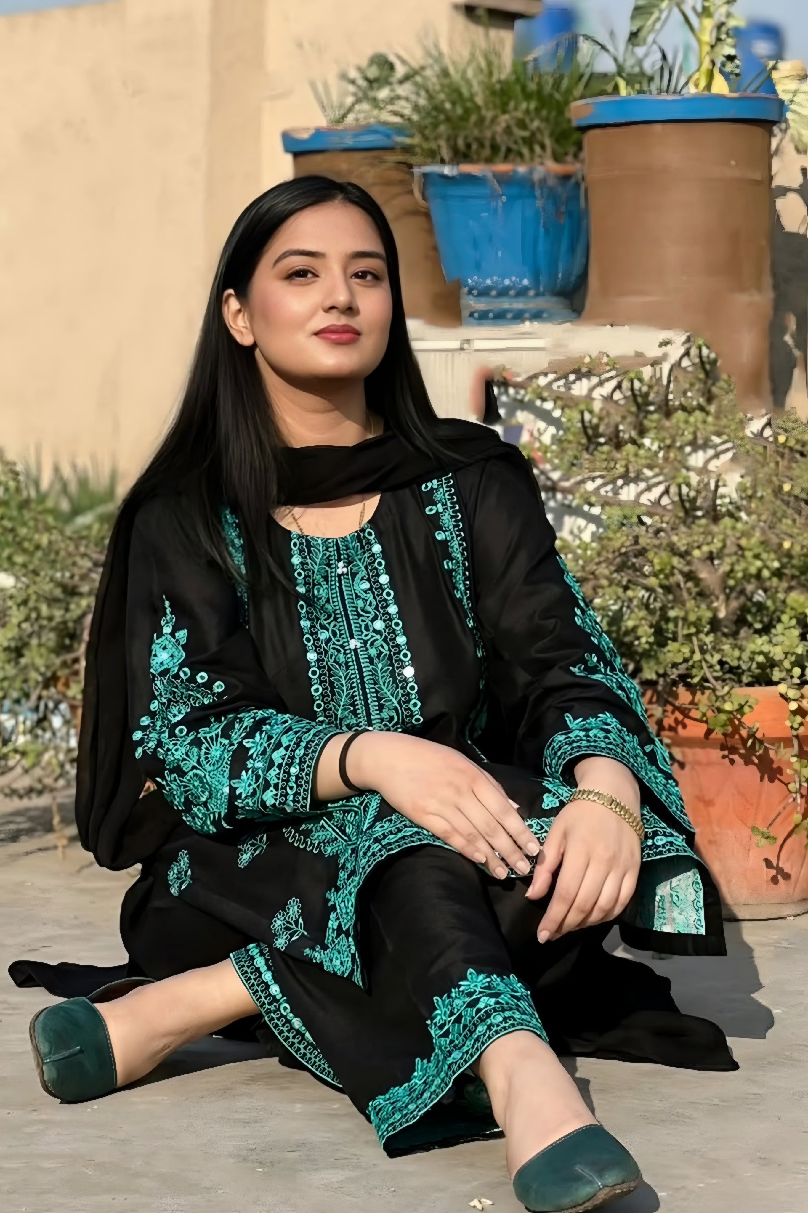 KAIRA EMBROIDERED 2PC