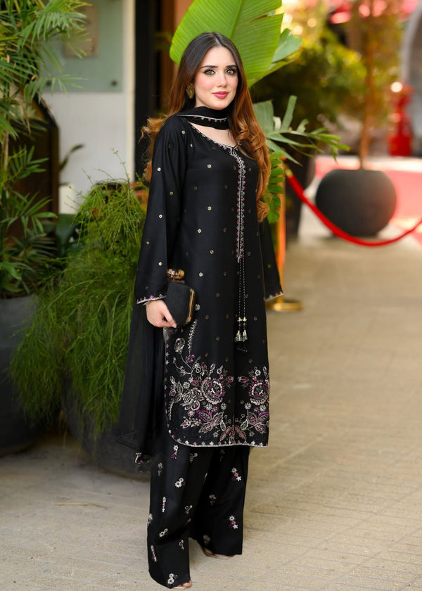 Wania 3 PCs Embroiderd Dress (farshi shalwar)