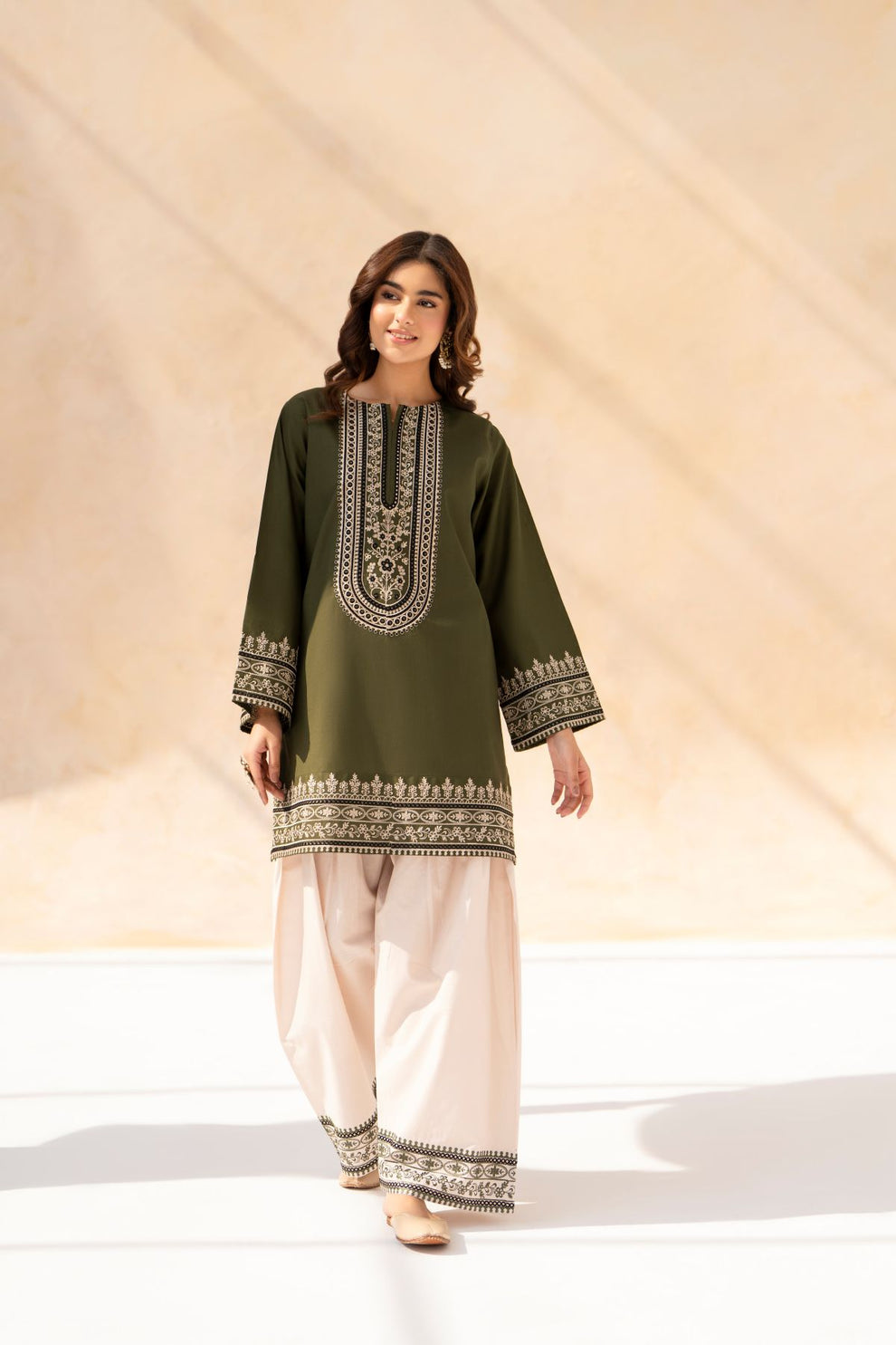 Zahoor 3 PCs Embroiderd stitched  Dress with farshi shalwar