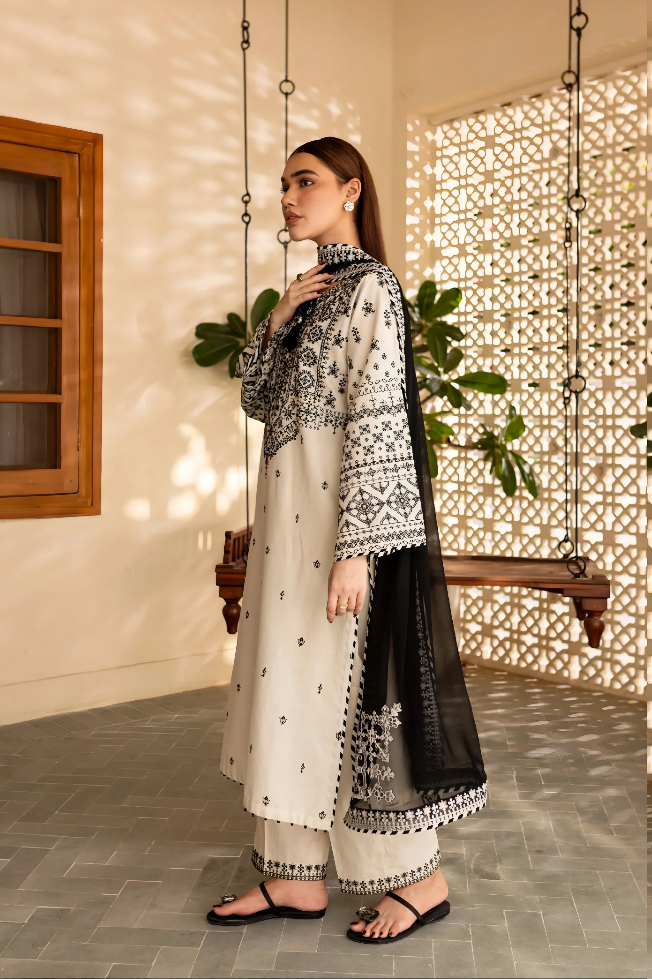 Arfa Embroidered 3-Piece
