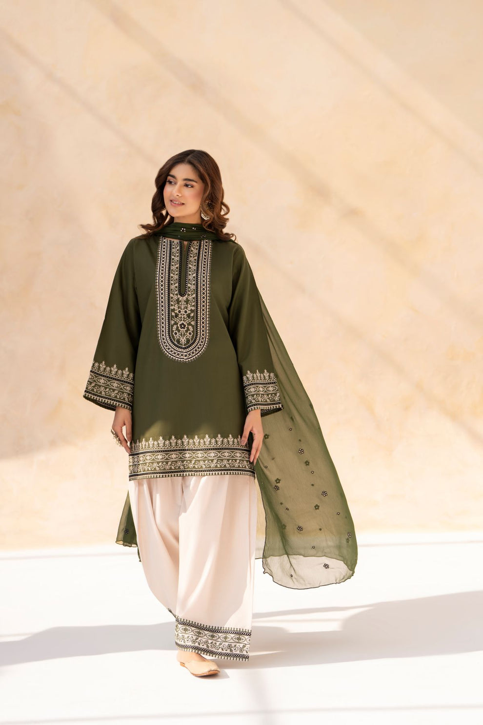 Zahoor 3 PCs Embroiderd stitched  Dress with farshi shalwar