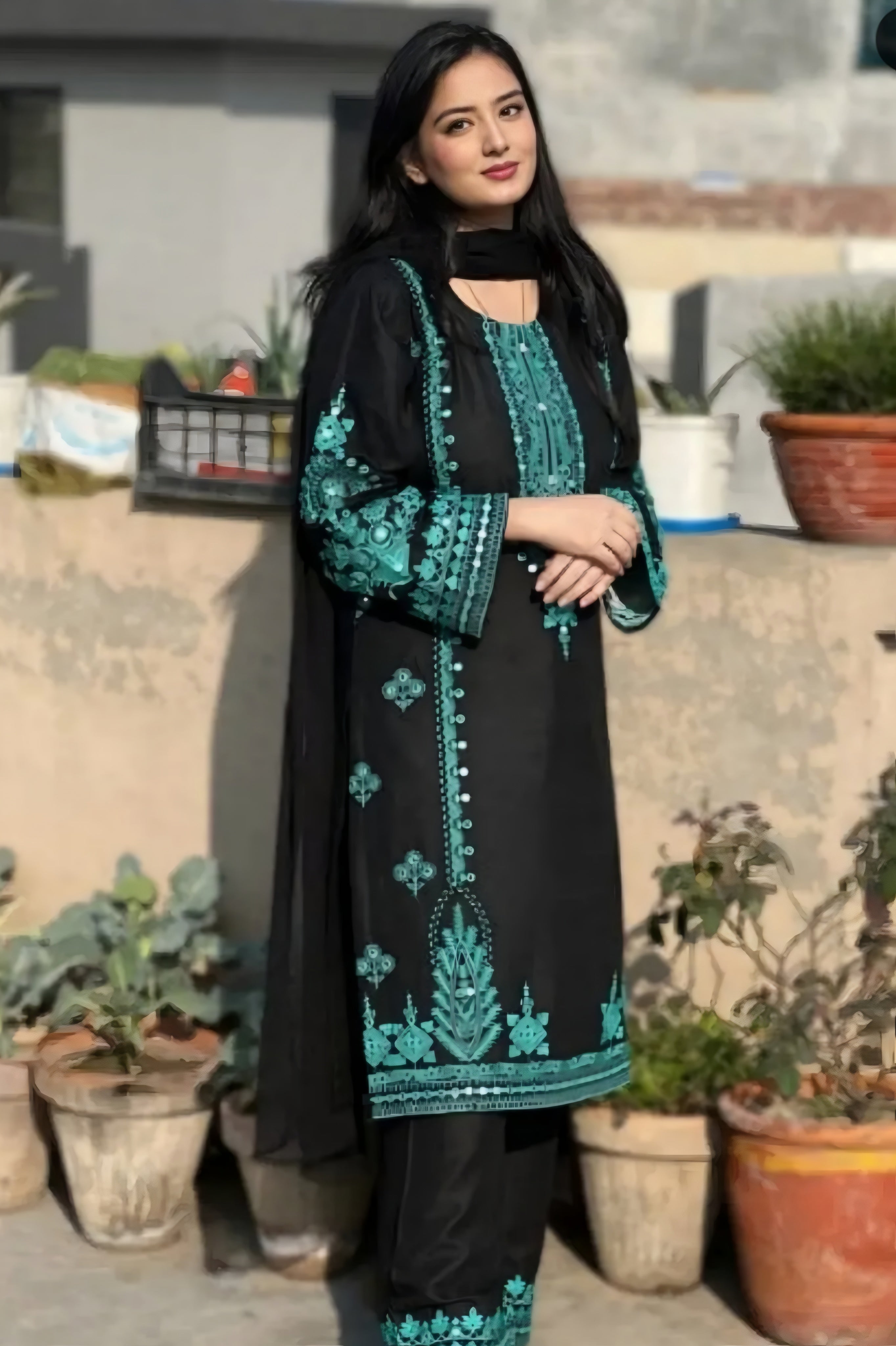 KAIRA EMBROIDERED 2PC
